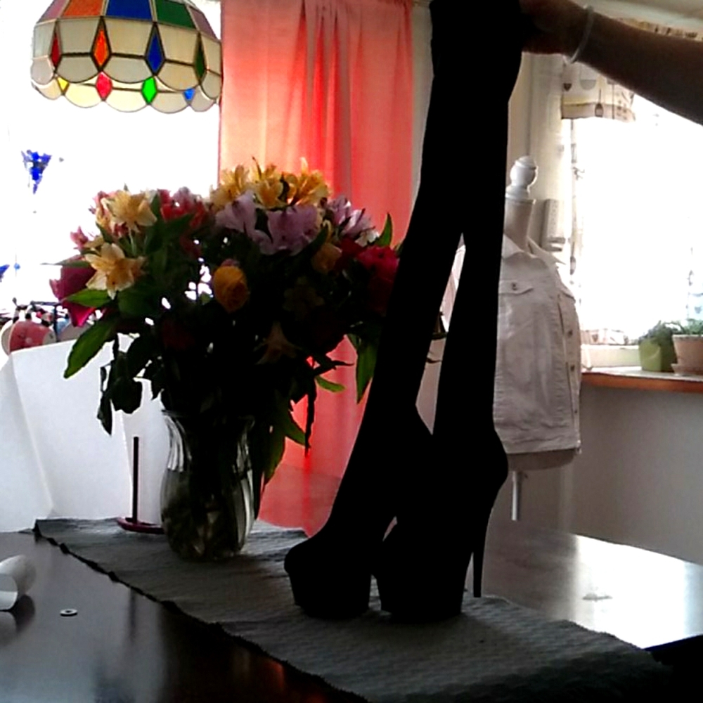 Size 8 thigh  high crushed velvet boots